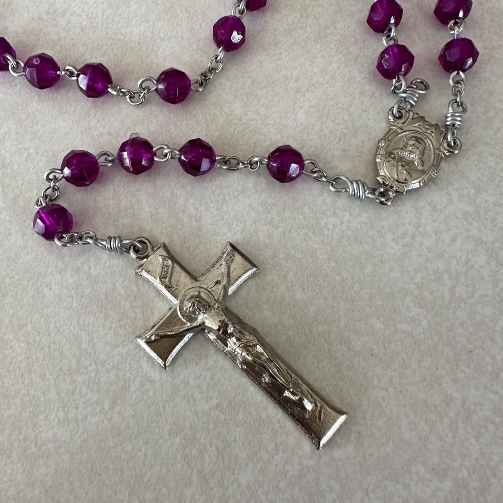 Silver tone purple pink fuchsia magenta beaded Catholic rosary prayer necklace - Picture 2 of 8
